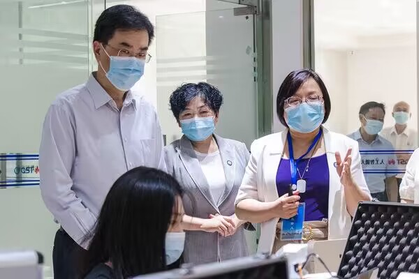 省政府副省长邵新宇来公司参观调...